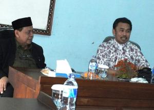 Dr. Ahmad Mukri, M.Ag. dan Prof. Dr. H. Muhammad Nasir, SE., M.Si (Tim Asesor BAN PT)