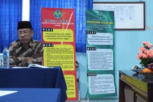 Dr. H. Koko Komarudin, M.Pd. (Dekan Fak. Syari`ah IAID)