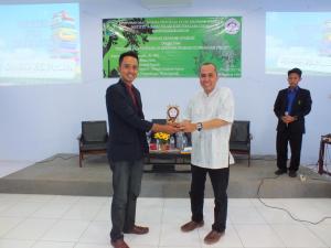 Pemberian Cendera Mata : Seminar Ekonomi Syari`ah