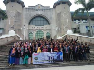 Pimpinan dan Mahasiswa S2 IAID