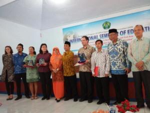 Bapak Pembina IAID Ciamis Bersama Pembicara Seminar Internasional