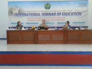 Talia Mindich (dari USA, Christopher Allen Woodrich (dari Canada, Ahmad Nabil Atoillah, M.Hum.