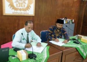 Penandatanganan MOU Dekan Fak Tarbiyah dg Kepsek SD Muhammadiyah Sapen dalam bidang Pelatihan Pembelajaran SD, Penelitian Pembelajaran SD, dan Peningkatan Penyelenggaraan Pendidikan tingkat SD/MI