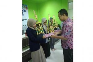Pemberian Hadiah kepada Ani N