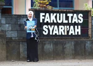 Mahasiswi Fakultas Syari`ah Merayakan Kelulusan