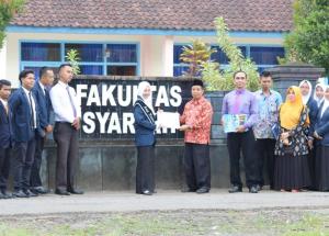 Mahasiswa Fakultas Syari`ah Merayakan Kelulusan