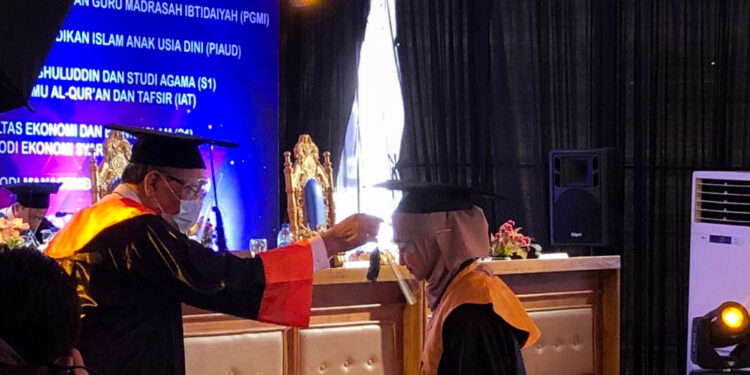 wisuda-drive-thru-2020-iaid-luluskan-333-wisudawan-terbaik